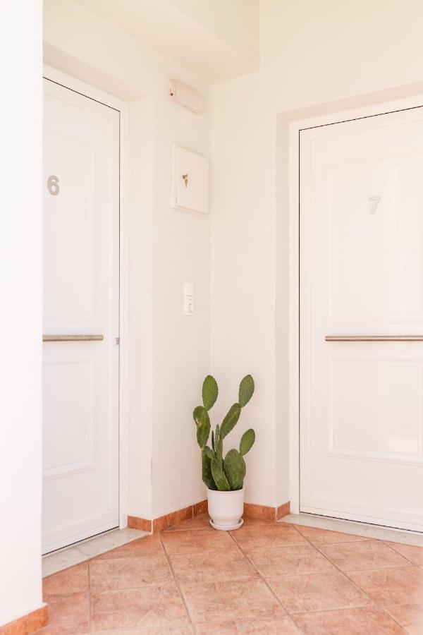 7 Rooms Gerani  Exterior foto
